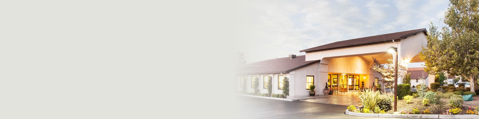 The front entrance to Lincoln Meadows